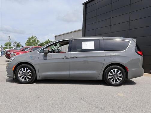 2022 Chrysler Pacifica Hybrid Touring L