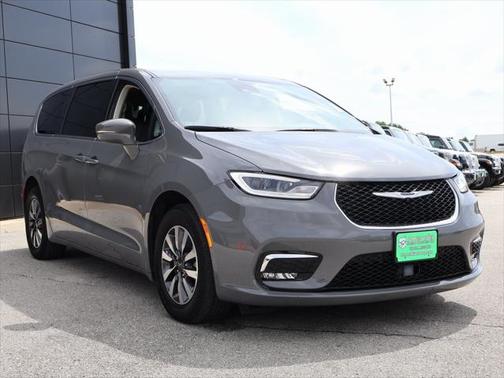 2022 Chrysler Pacifica Hybrid Touring L