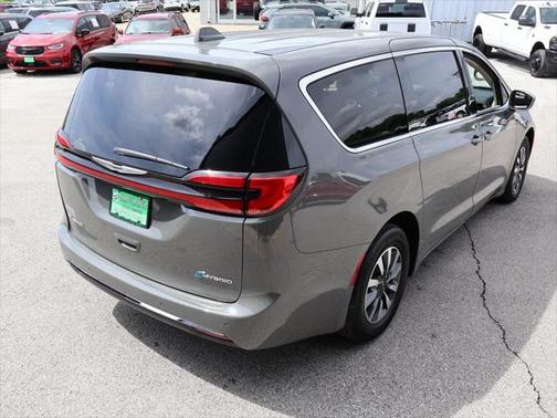 2022 Chrysler Pacifica Hybrid Touring L