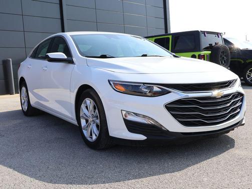 Summit White 2024 Chevrolet Malibu FWD 1LT