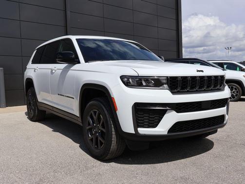 Bright White Clearcoat 2027 Jeep Grand Cherokee L Laredo