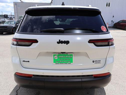 Bright White Clearcoat 2027 Jeep Grand Cherokee L Laredo