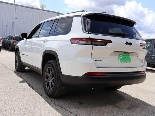 Bright White Clearcoat 2027 Jeep Grand Cherokee L Laredo