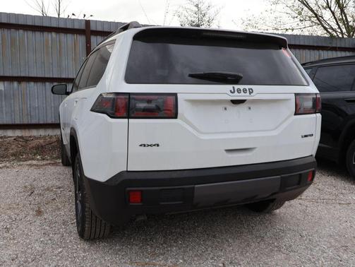Bright White Clearcoat 2026 Jeep Cherokee Limited