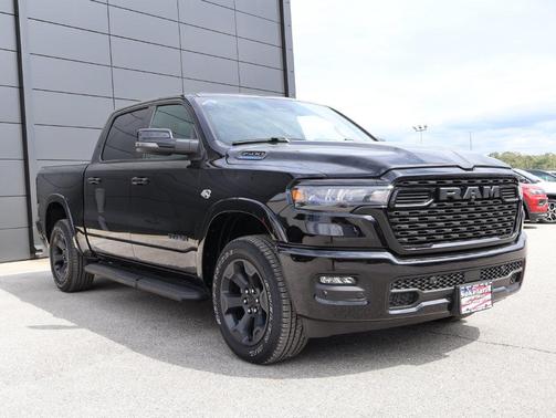 Diamond Black Crystal Pearlcoat 2026 RAM 1500 Big Horn/Lone Star