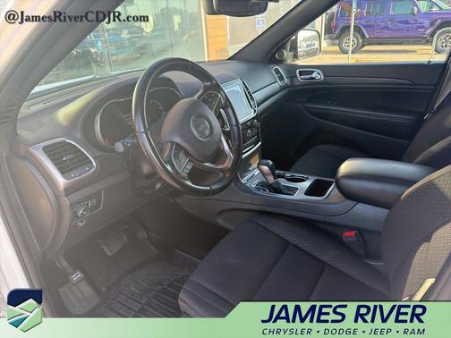 Bright White Clearcoat 2020 Jeep Grand Cherokee Laredo