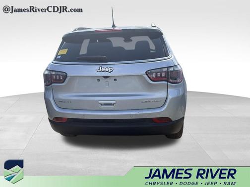 Silver Zynith Metallic Clearcoat 2025 Jeep Compass Limited