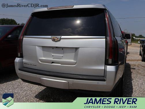 Radiant Silver Metallic 2016 Cadillac Escalade ESV Luxury