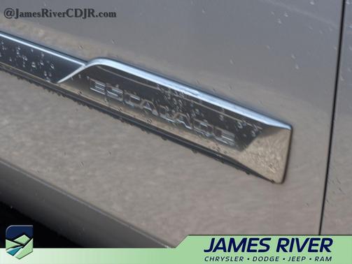 Radiant Silver Metallic 2016 Cadillac Escalade ESV Luxury