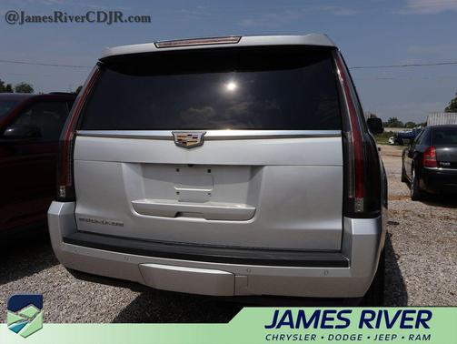 Radiant Silver Metallic 2016 Cadillac Escalade ESV Luxury