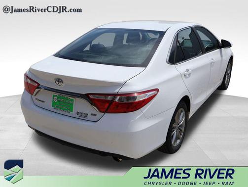 Super White 2016 Toyota Camry SE