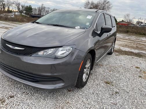 2020 Chrysler Voyager LX