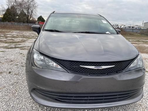 2020 Chrysler Voyager LX