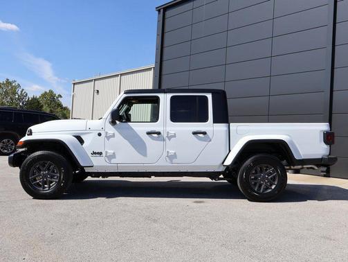 2025 Jeep Gladiator Sport S
