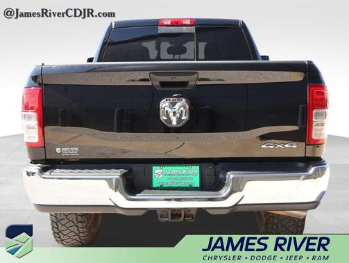 Diamond Black Crystal Pearlcoat 2024 RAM 2500 Tradesman Crew Cab 4x4 6'4' Box