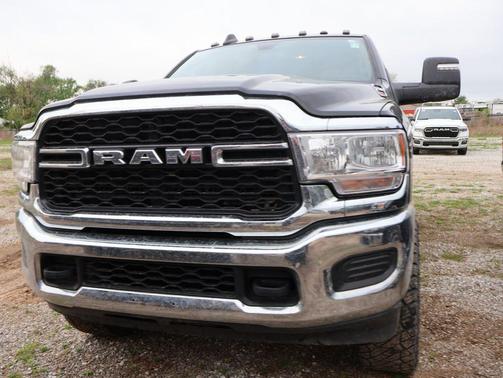 Diamond Black Crystal Pearlcoat 2024 RAM 2500 Tradesman Crew Cab 4x4 6'4' Box