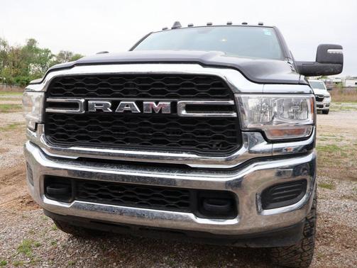 Diamond Black Crystal Pearlcoat 2024 RAM 2500 Tradesman Crew Cab 4x4 6'4' Box