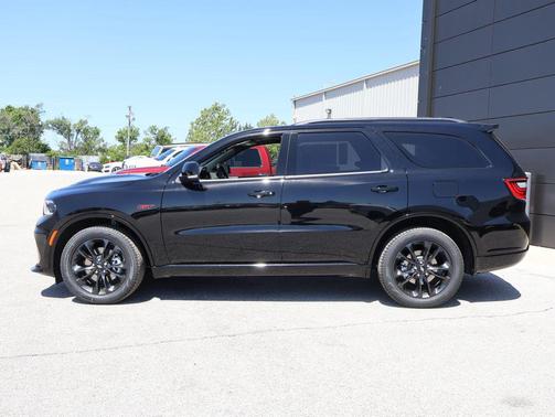 DB Black Crystal Clearcoat 2026 Dodge Durango GT Plus