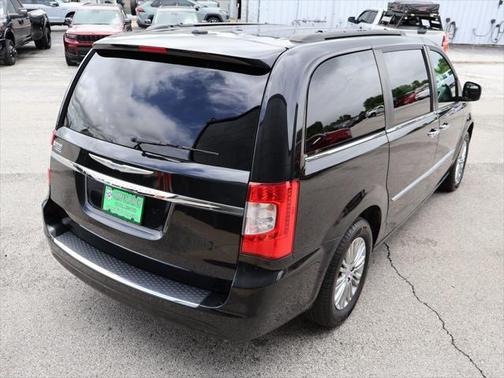 2016 Chrysler Town & Country Touring-L