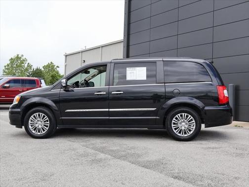 2016 Chrysler Town & Country Touring-L