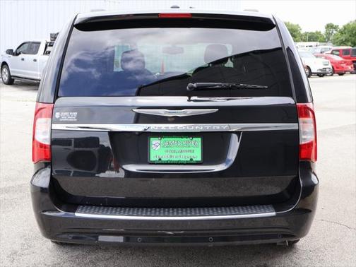 2016 Chrysler Town & Country Touring-L