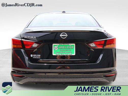 Super Black Clearcoat 2025 Nissan Altima 2.5 SV