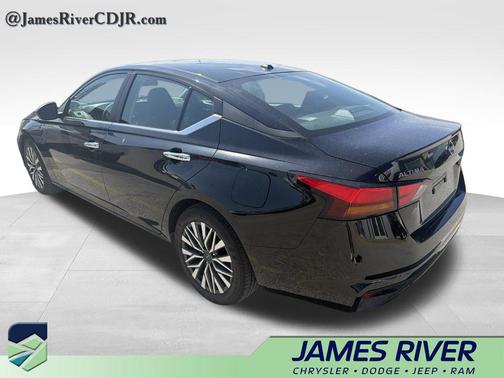 Super Black Clearcoat 2025 Nissan Altima 2.5 SV