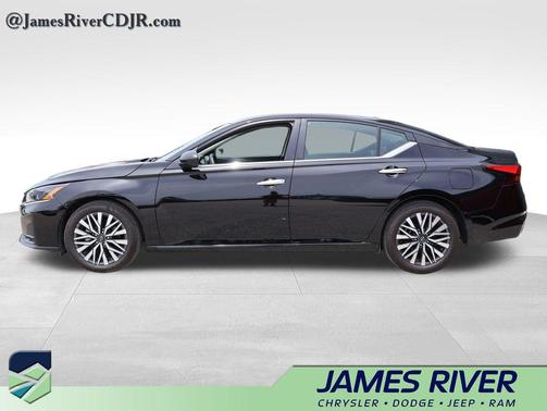 Super Black Clearcoat 2025 Nissan Altima 2.5 SV