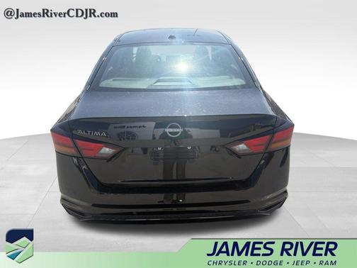 Super Black Clearcoat 2025 Nissan Altima 2.5 SV