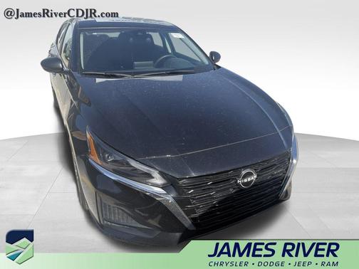 Super Black Clearcoat 2025 Nissan Altima 2.5 SV