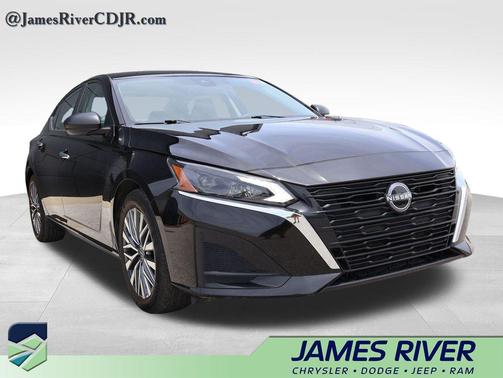 Super Black Clearcoat 2025 Nissan Altima 2.5 SV