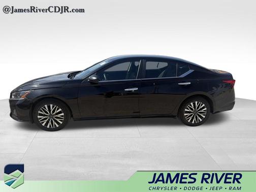 Super Black Clearcoat 2025 Nissan Altima 2.5 SV