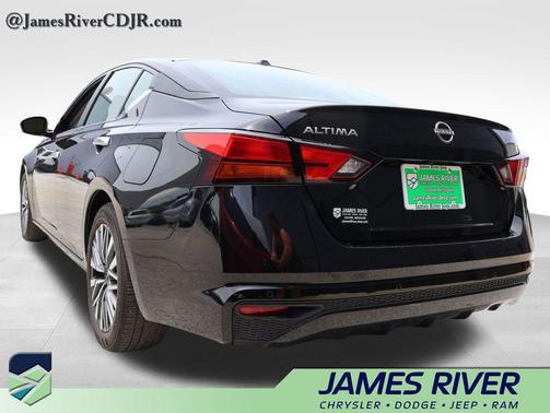 Super Black Clearcoat 2025 Nissan Altima 2.5 SV