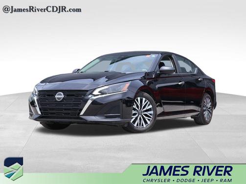 Super Black Clearcoat 2025 Nissan Altima 2.5 SV