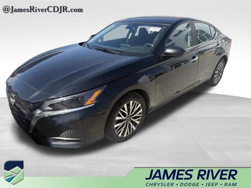 Super Black Clearcoat 2025 Nissan Altima 2.5 SV