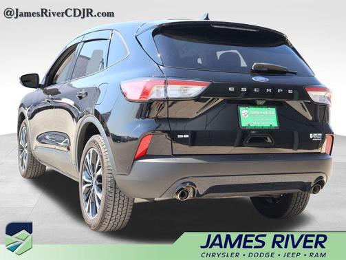 Agate Black Metallic 2022 Ford Escape SE