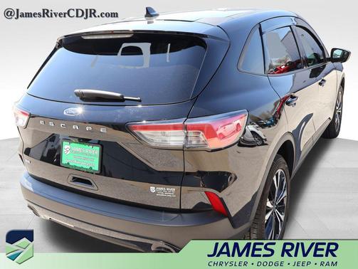 Agate Black Metallic 2022 Ford Escape SE