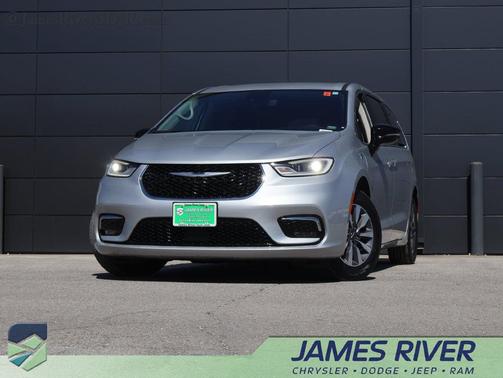 Silver Mist Clearcoat 2024 Chrysler Pacifica Hybrid Select