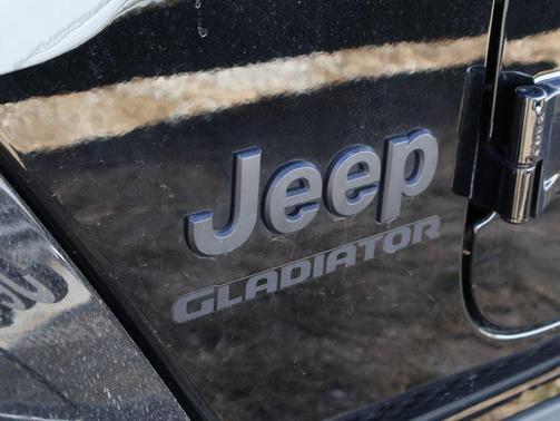 2022 Jeep Gladiator Sport S