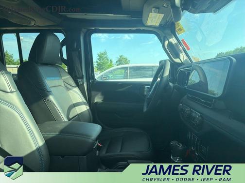 Black Clearcoat 2025 Jeep Wrangler 4xe Rubicon