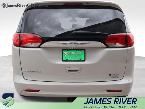 2017 Chrysler Pacifica LX