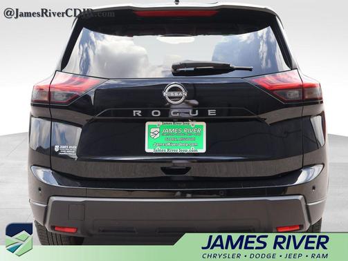 Super Black 2025 Nissan Rogue SV