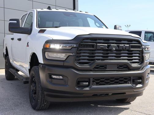 2026 RAM 2500 Tradesman Crew Cab 4x4 6'4' Box