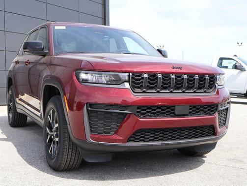 Velvet Red Pearlcoat 2026 Jeep Grand Cherokee Altitude