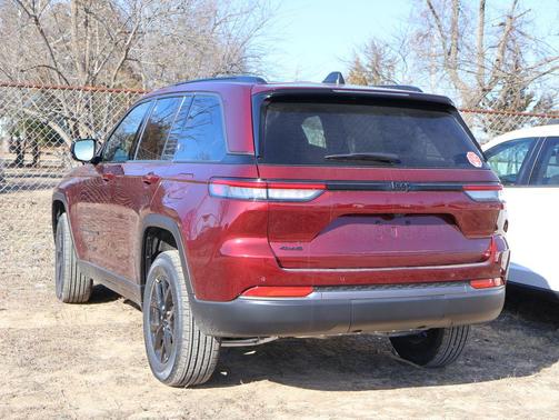 2026 Jeep Grand Cherokee Altitude