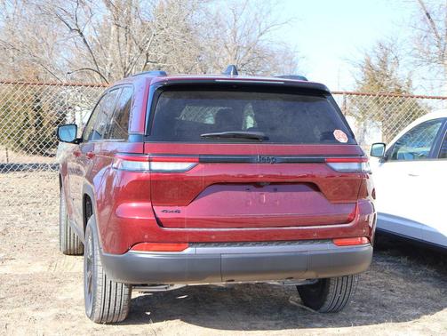 2026 Jeep Grand Cherokee Altitude