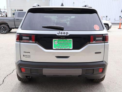 Silver Zynith Clearcoat 2026 Jeep Cherokee Overland
