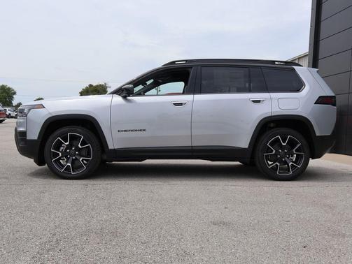 Silver Zynith Clearcoat 2026 Jeep Cherokee Overland