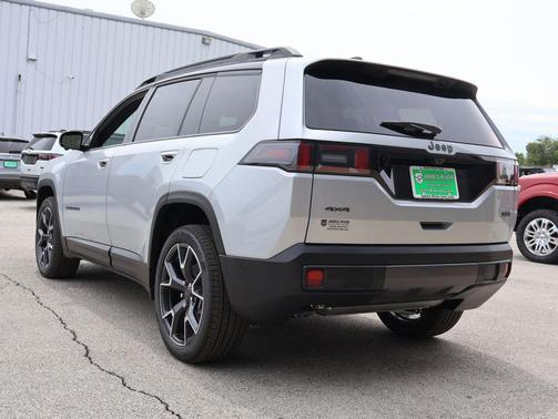 Silver Zynith Clearcoat 2026 Jeep Cherokee Overland
