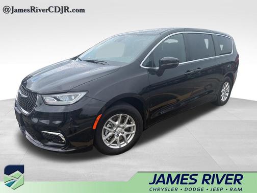 Diamond Black Crystal Pearlcoat 2025 Chrysler Pacifica L